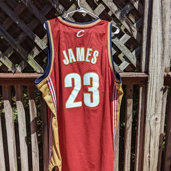 Lebron James Cleveland Cavs Jersey - Picture 4 of 5